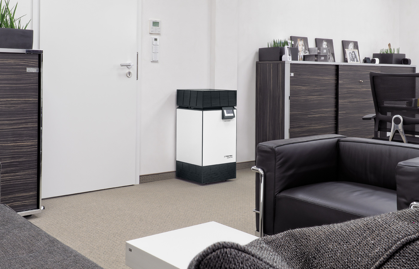 High-performance air purifier AirgoClean® One for office environments