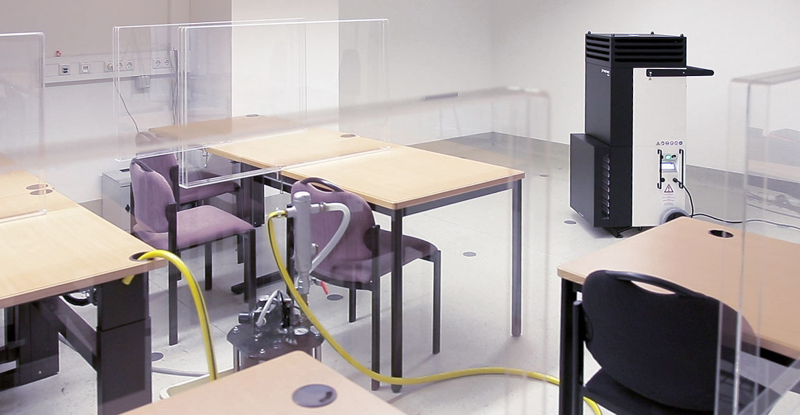 In the test, a classroom with plexiglass partitions was simulated