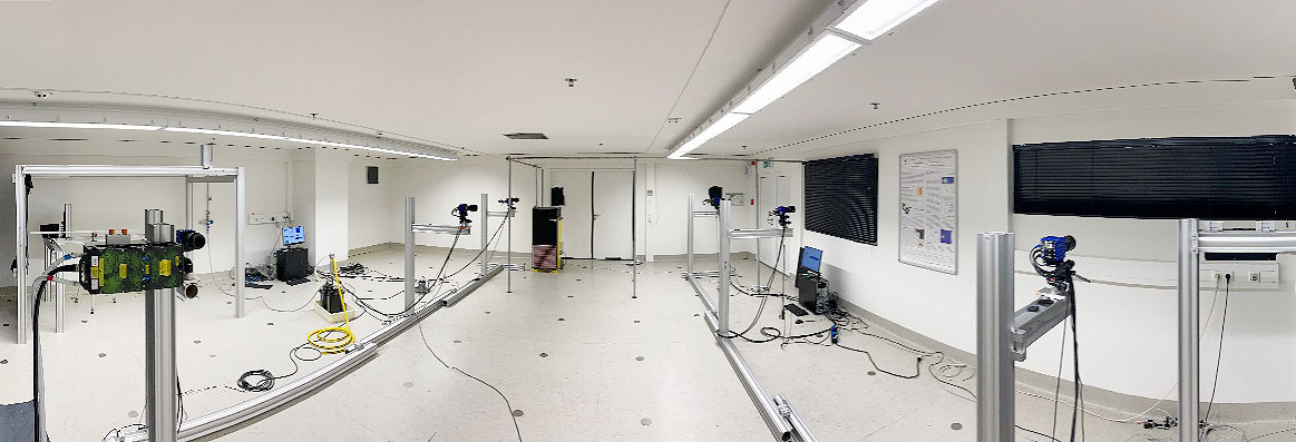 Panorama photo of the experimental space including the components for measuring the concentration