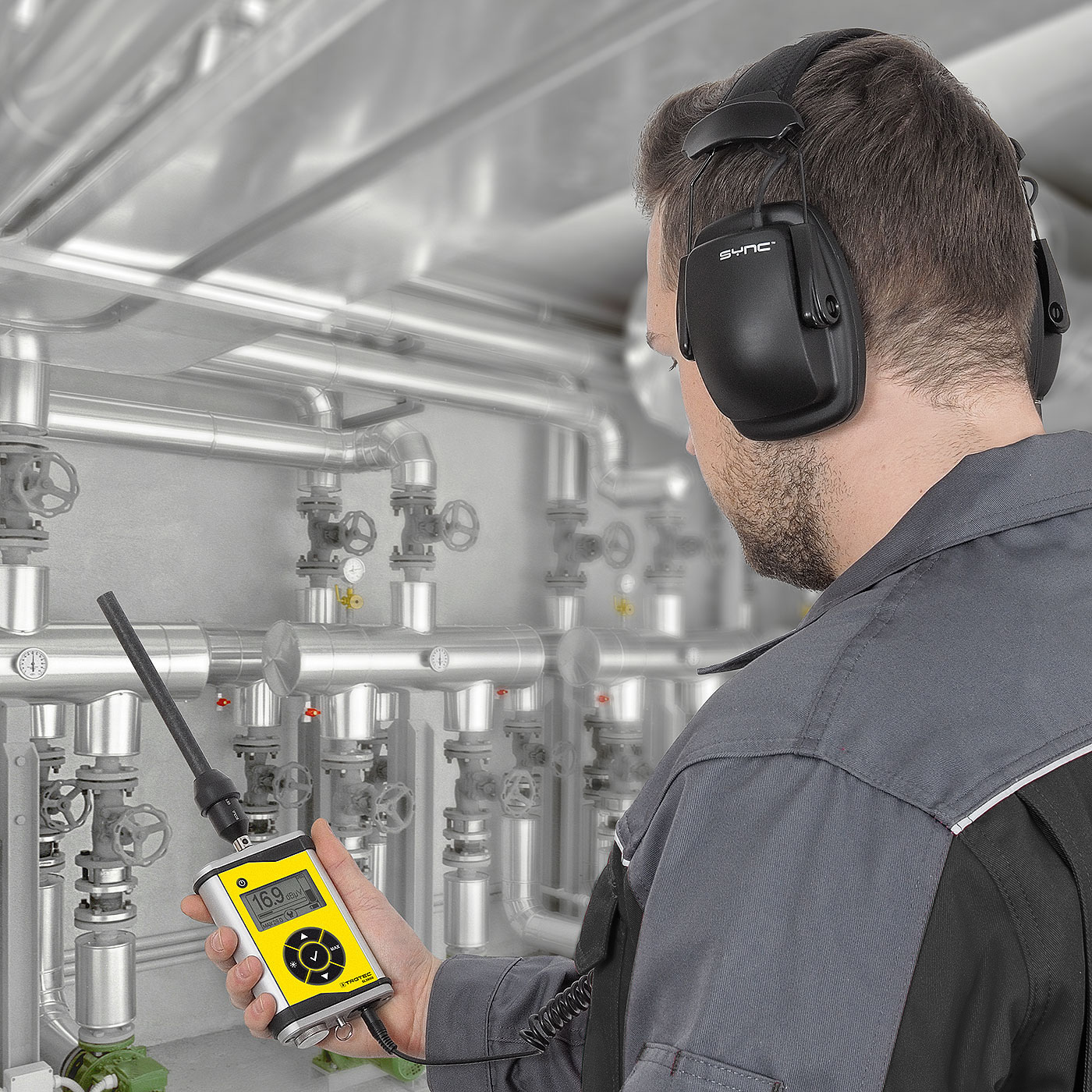 Ultrasonic measuring devices for the detection of compressed air leaks