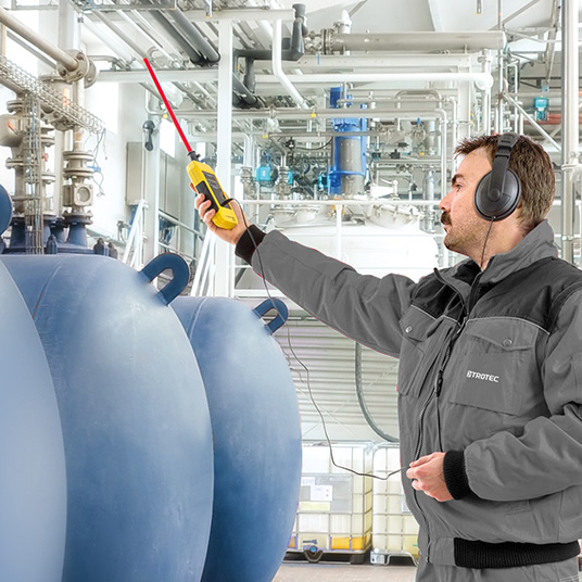 Ultrasonic measuring devices for the detection of compressed air leaks